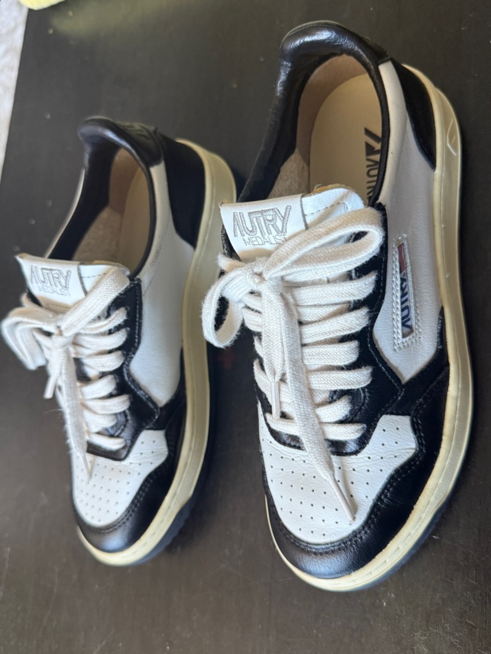 AUTRY MEDALIST LOW SNEAKER WHITE/BLACK LEATHER Size 39